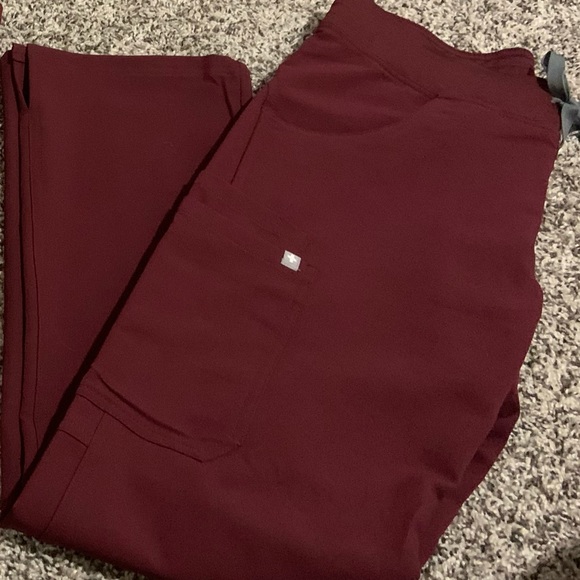 FIGS Women’s Livingston Basic Scrub Pants - XS - Burgundy - Picture 3 of 4